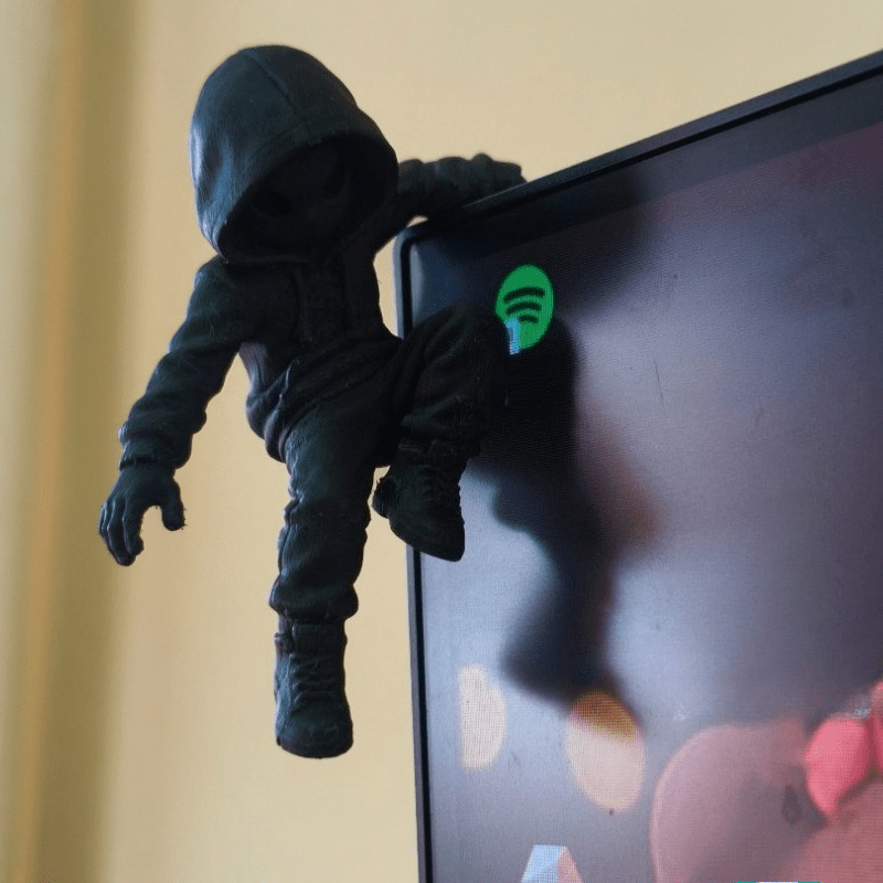 Retro Gaming Desk - Climb Hoodie Alien Mini Statue 3D