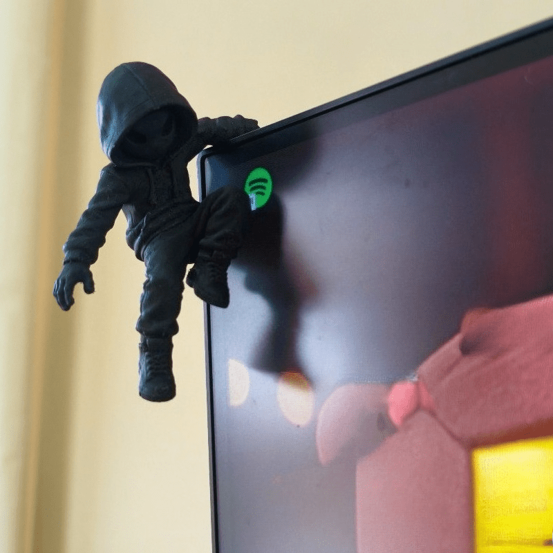 Climb Hoodie Alien Mini Statue - Retro Gaming Desk ulasan dan harga